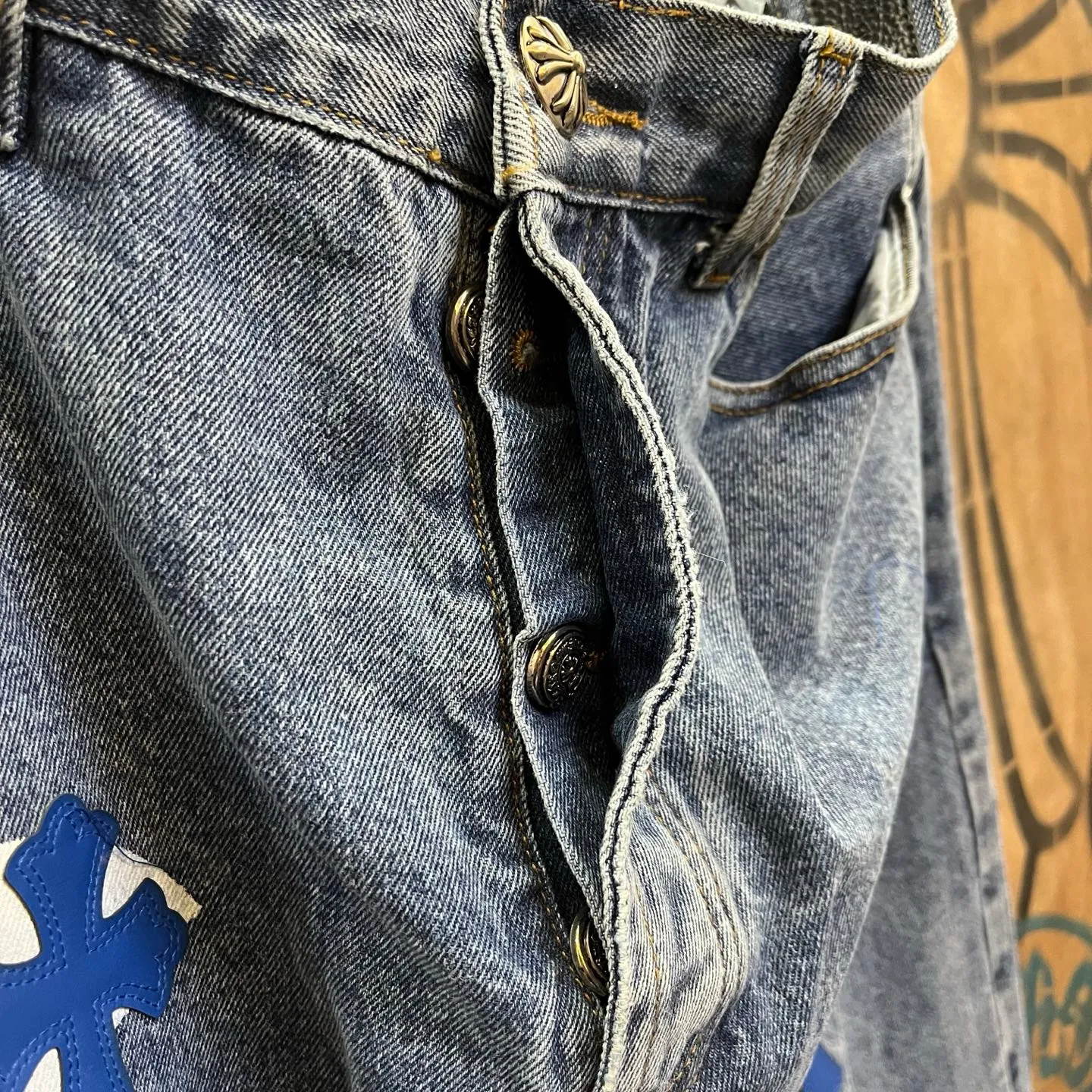 P610 Chrome Hearts Limited Series New City Limited Jeans Chrome Hearts City Limited Jeans vintage levis American made 501 505 517 base remake Levi's American 501 base imported sheepskin 925 silver remake Customers provide waist and pants length or height and weight. The studio will select the most suitable base for you to remake. There are many people doing remakes in the market. Don't belittle or comment. The difference is visible to the naked eye. See and compare for yourself #CHROME HEARTS Unisex style